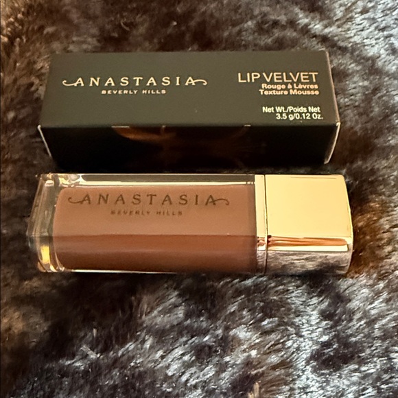 NIB ABH Anastasia Beverly Hills Lip Velvet in Cool Brown - Picture 1 of 5